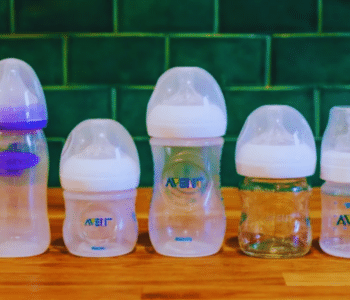 Baby bottle with leak-resistant seal